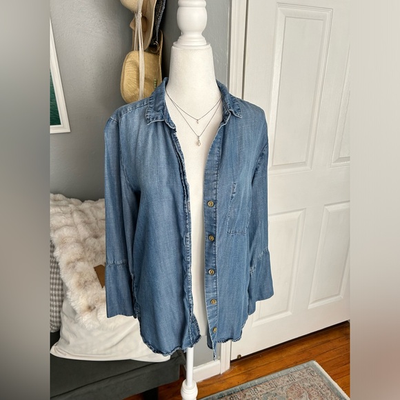 cloth & stone Tops - Cloth and Stone collared button up lightweight denim colored shirt size small